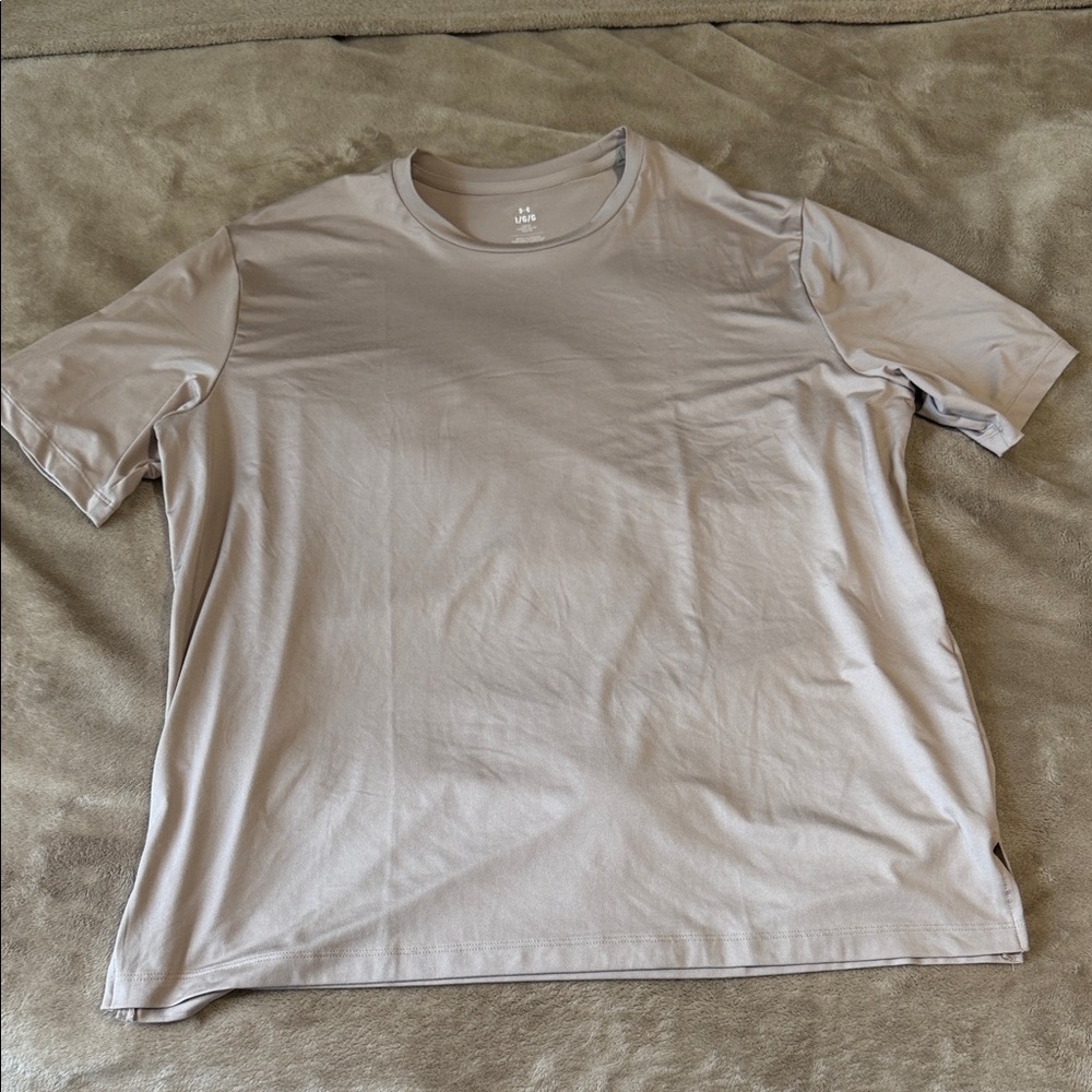 Under Armour Men’s Short Sleeve T‑Shirt in Light Taupe/Grey
